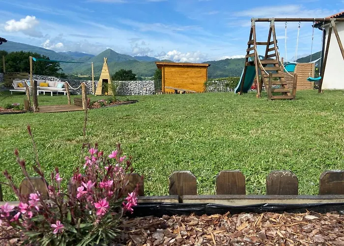 Jacuzzi, Terrain De Petanque Et Aire De Jeux Vue Sur Les Pyrenees Villa Seilhan