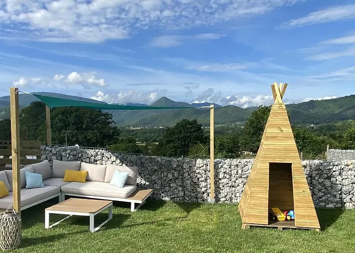 Jacuzzi, Terrain De Petanque Et Aire De Jeux Vue Sur Les Pyrenees