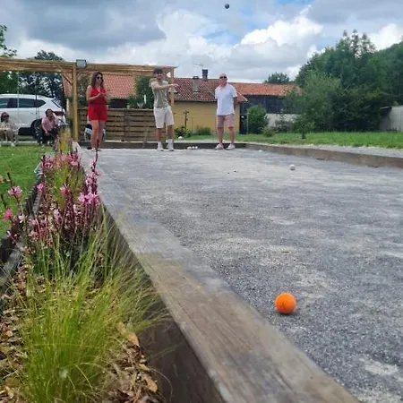 Jacuzzi, Terrain De Petanque Et Aire De Jeux Vue Sur Les Pyrenees Villa